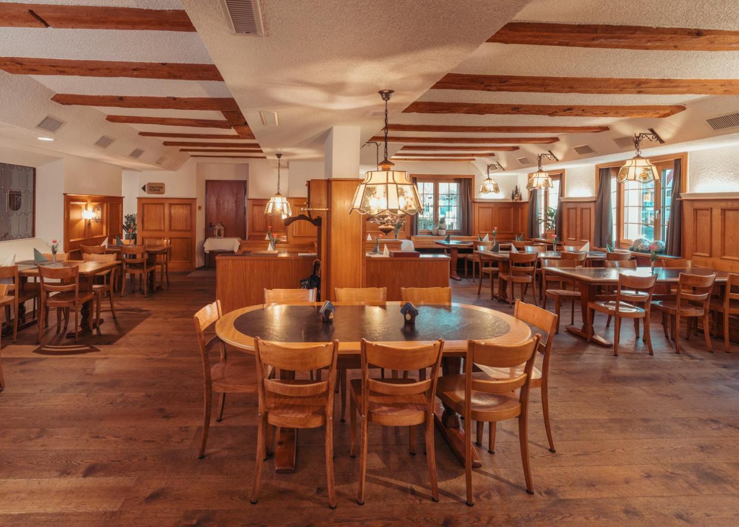 Hotel Restaurant Kreuz Kaiserstuhl Exterior foto