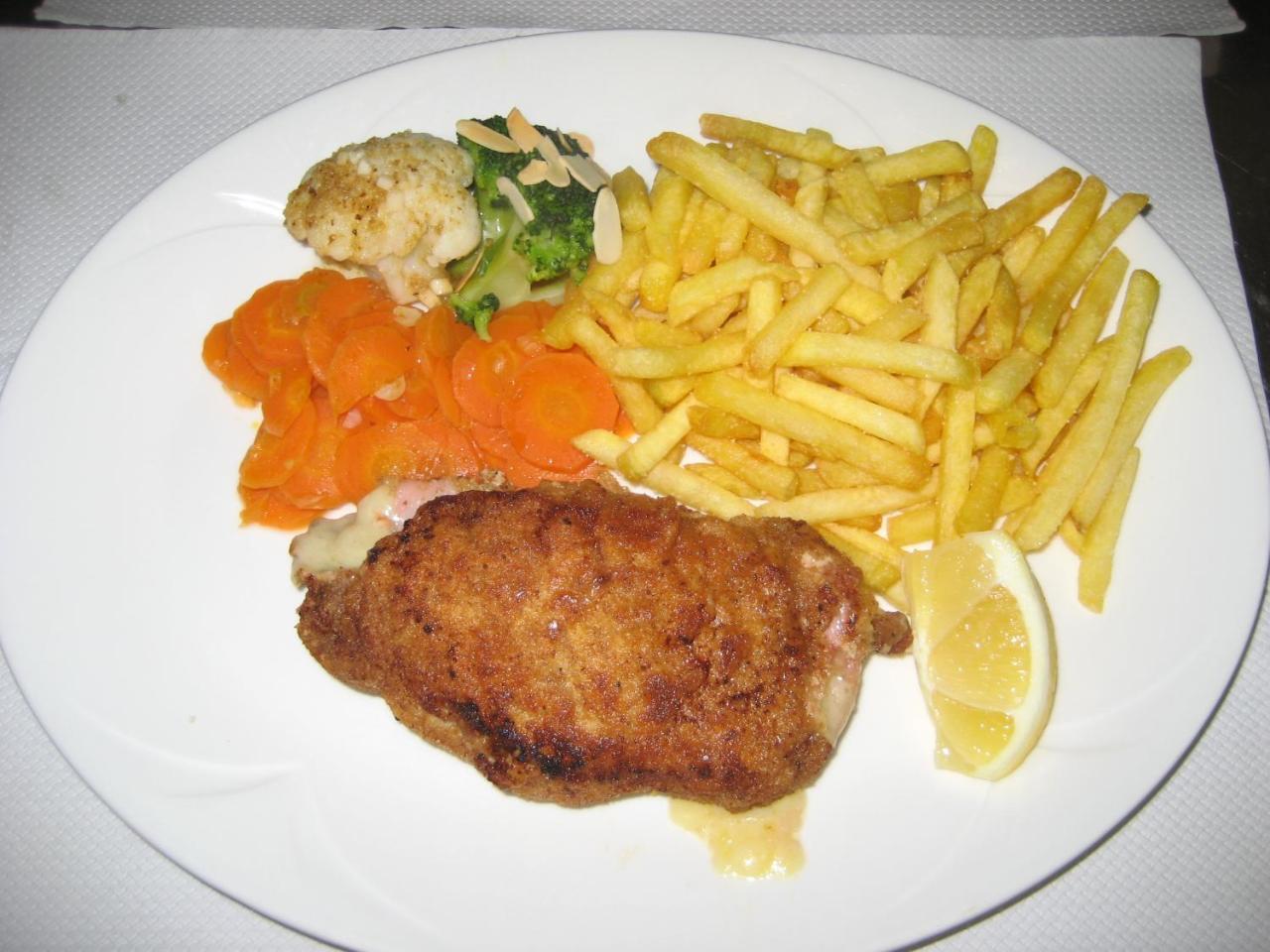 Hotel Restaurant Kreuz Kaiserstuhl Exterior foto